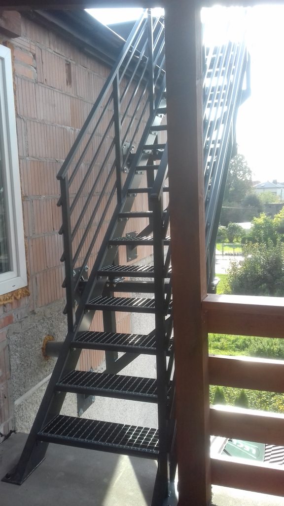 Schody zewnętrzne stalowe